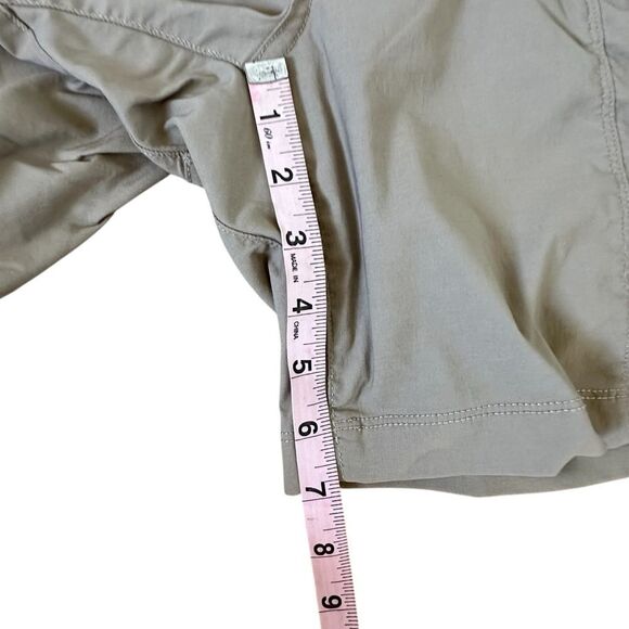 Duluth ~ Women’s Tan Active Shorts ~lots of pockets ~ size 14 - Picture 10 of 13